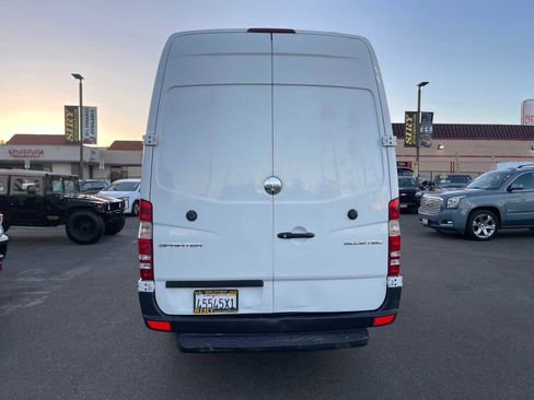 Used 2015 Freightliner Sprinter 2500 image 4