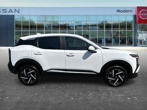 Certified 2025 Nissan Kicks SV image 4