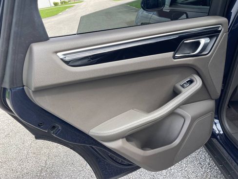 Used 2018 Porsche Macan AWD/4WD image 24