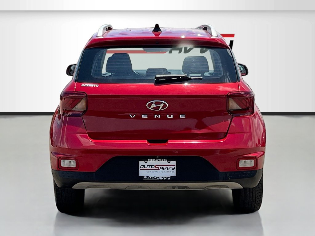 Used 2022 Hyundai Venue Limited FWD image 6
