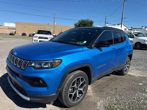 Used 2025 Jeep Compass Limited AWD/4WD image 2
