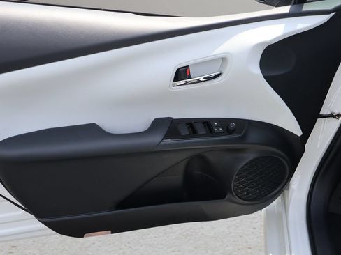 Certified 2021 Toyota Prius XLE FWD image 9