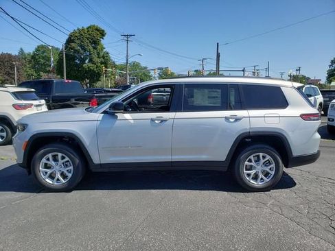 Used 2023 Jeep Grand Cherokee L Limited AWD/4WD image 2