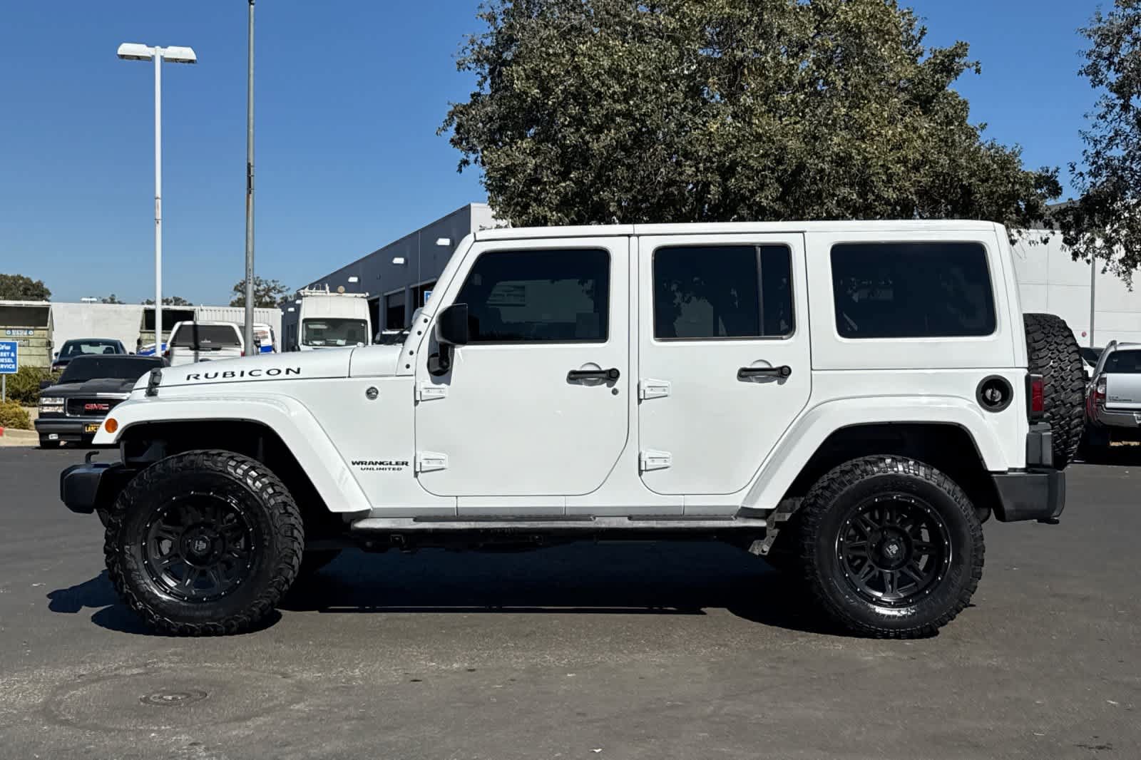Used 2017 Jeep Wrangler Unlimited Rubicon w/ Connectivity Group AWD/4WD image 5