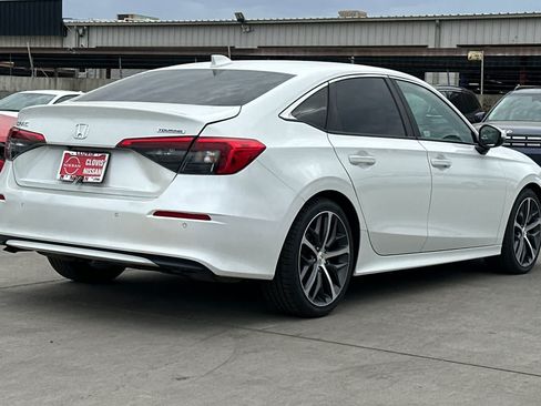 Used 2024 Honda Civic Touring image 3