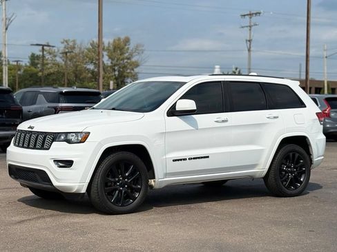 Used 2018 Jeep Grand Cherokee Altitude AWD/4WD image 40
