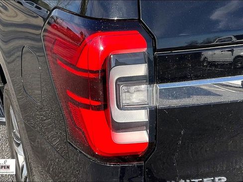 Used 2023 Ford Expedition Limited image 30
