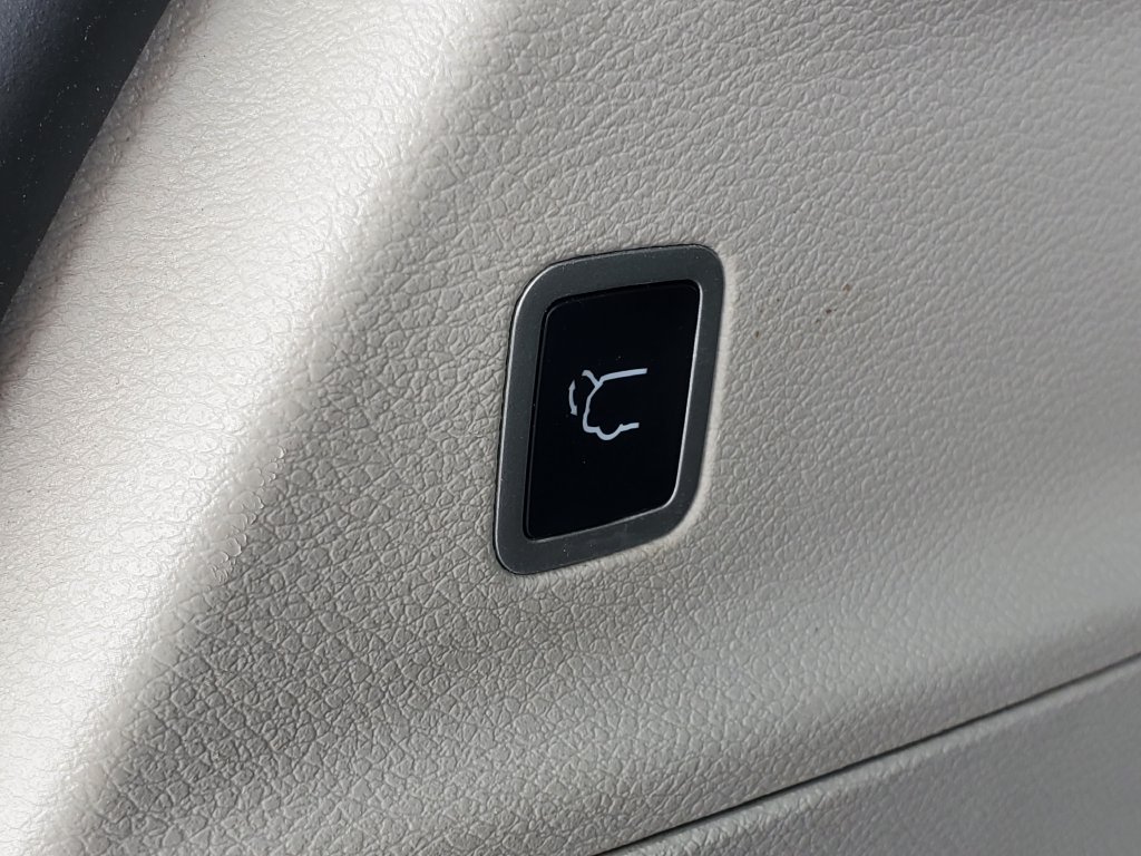Used 2024 Chrysler Pacifica Touring-L FWD image 27