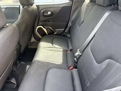 Used 2017 Jeep Renegade Latitude image 23