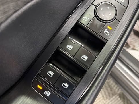 Used 2023 Nissan Rogue S image 17