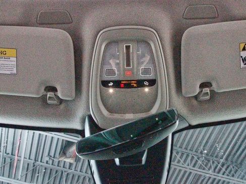 Certified 2025 Volvo XC40 B5 Plus image 8