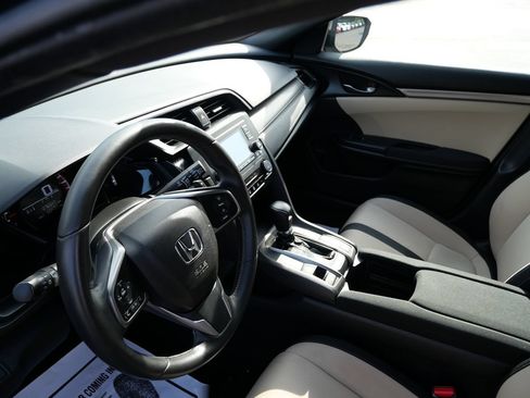 Used 2018 Honda Civic Sport image 11