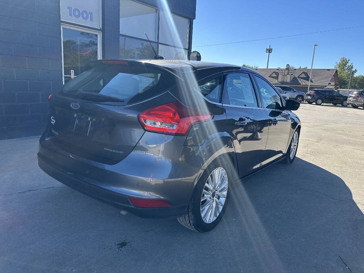 Used 2016 Ford Focus Titanium FWD image 8