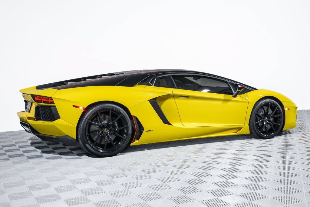 Used 2016 Lamborghini Aventador LP 700-4 AWD/4WD image 4