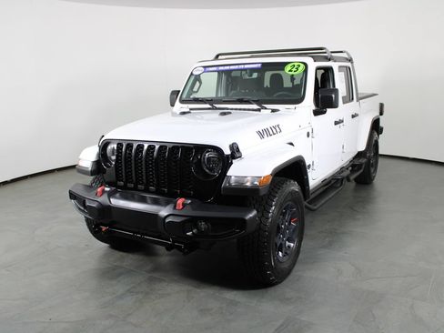 Used 2023 Jeep Gladiator Sport AWD/4WD image 2