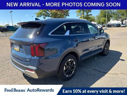 Used 2025 Kia Sorento S w/ Panoramic Sunroof Package AWD/4WD image 7
