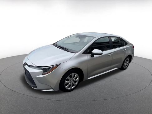 Used 2025 Toyota Corolla LE FWD image 7