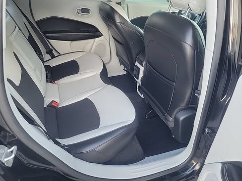 Used 2019 Jeep Compass Latitude FWD image 12