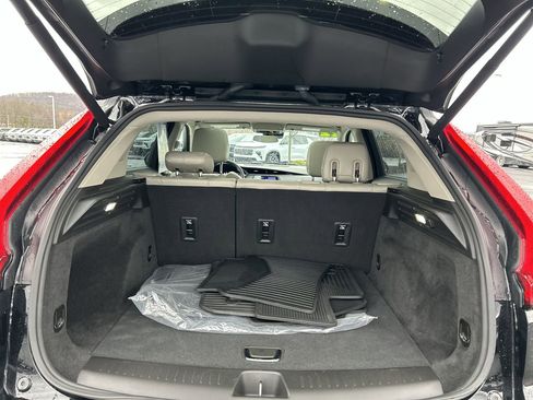 Used 2022 Cadillac XT4 Luxury w/ Cold Weather Package image 18