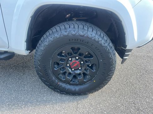 Certified 2022 Toyota Tacoma SR5 w/ Technology Package AWD/4WD image 27