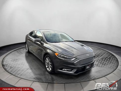 Used 2017 Ford Fusion SE image 7