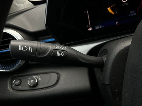 Used 2025 Chevrolet Trax LT image 34