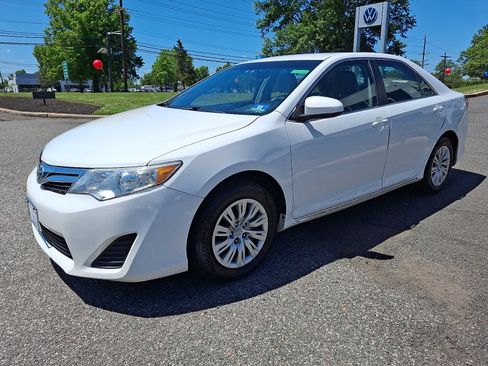 Used 2012 Toyota Camry LE FWD image 3