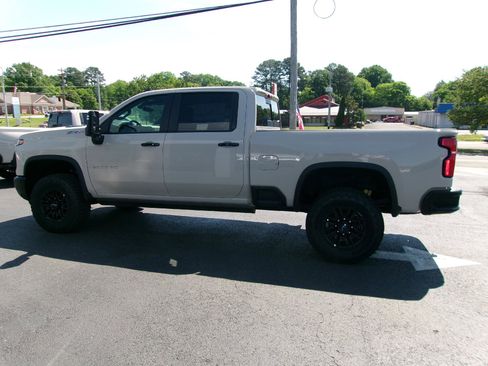 New 2026 Chevrolet Silverado 2500 ZR2 AWD/4WD image 7