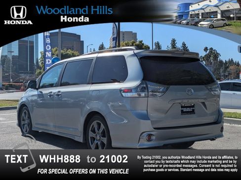 Used 2017 Toyota Sienna SE Premium FWD image 7