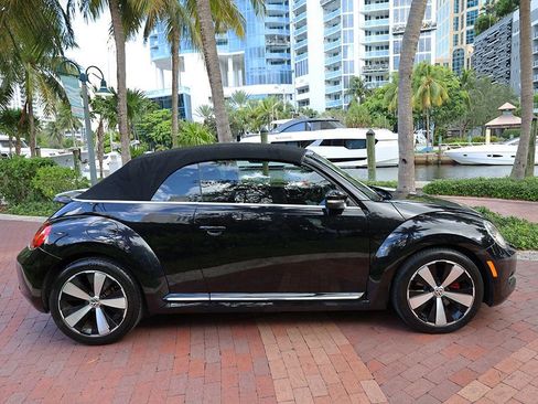 Used 2013 Volkswagen Beetle 2.0T image 22