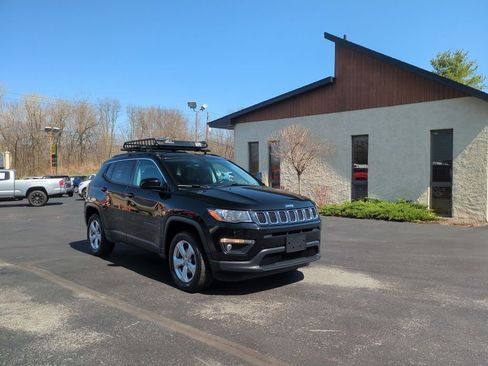 Used 2018 Jeep Compass Latitude AWD/4WD image 3