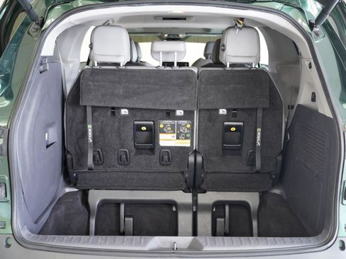 Used 2022 Toyota Sienna XLE w/ XLE Plus Package image 38