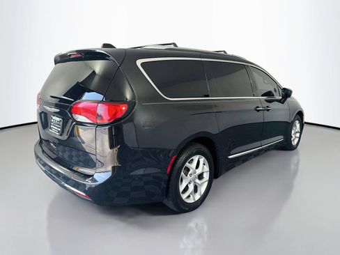Used 2020 Chrysler Pacifica Touring-L Plus w/ Tire & Wheel Group FWD image 7