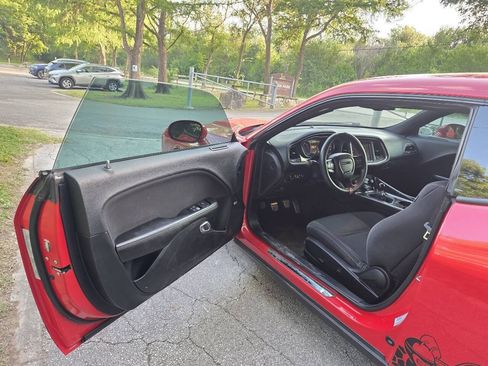 Used 2016 Dodge Challenger R/T Scat Pack RWD image 7