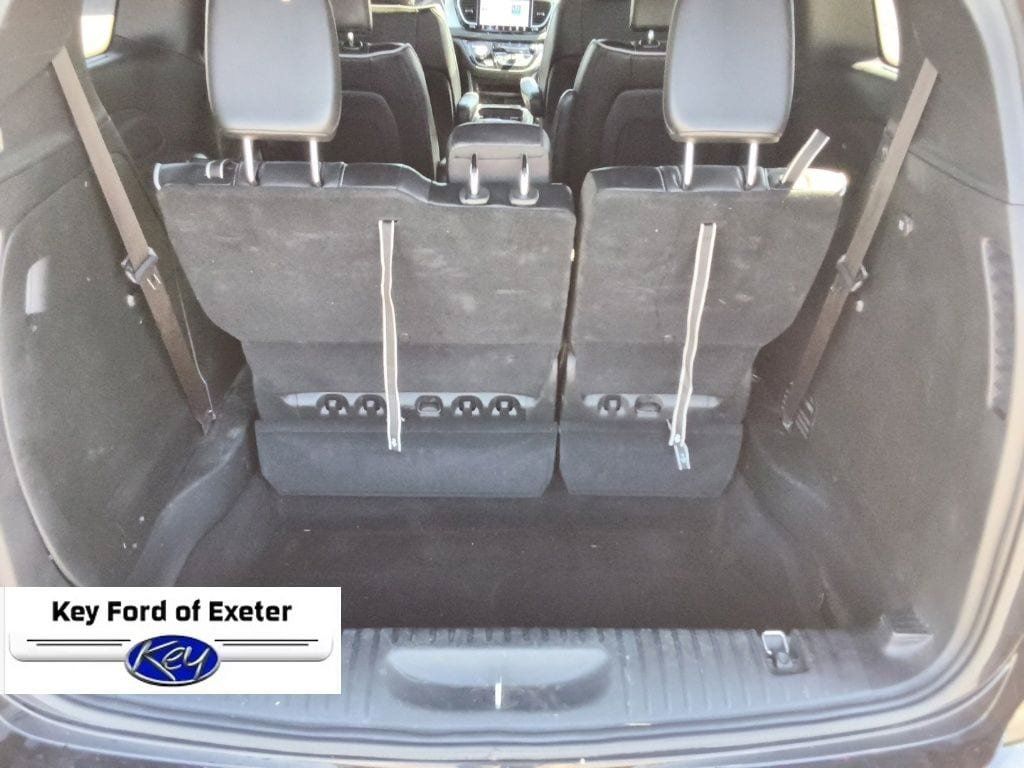 Used 2025 Chrysler Pacifica Limited FWD image 12