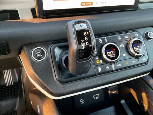 Used 2020 Land Rover Defender 110 SE image 15