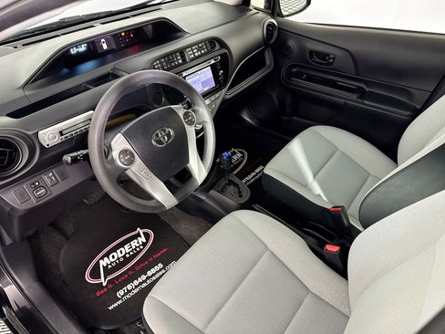 Used 2015 Toyota Prius C One FWD image 5