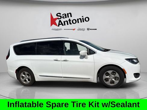 Used 2017 Chrysler Pacifica Touring-L Plus w/ Advanced Safetytec Group FWD image 13