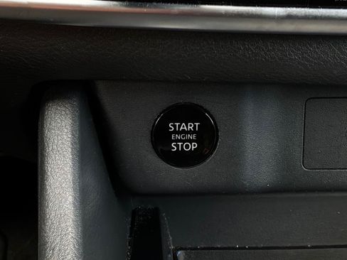 Used 2025 Nissan Rogue SV FWD image 25