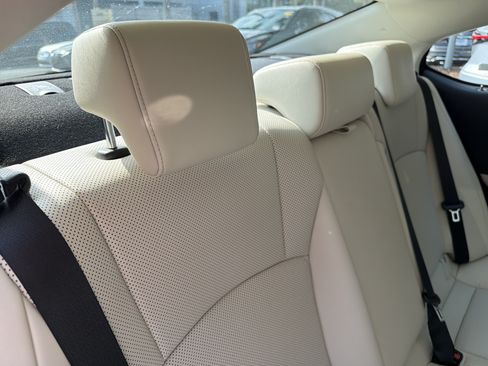 Used 2025 Lexus ES 350 w/ Premium Package FWD image 37