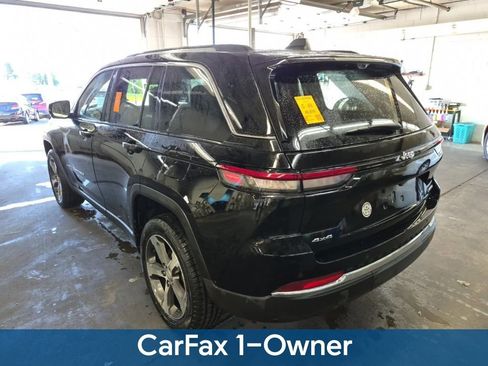 Used 2023 Jeep Grand Cherokee Limited w/ Luxury Tech Group II AWD/4WD image 3