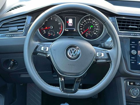 Used 2021 Volkswagen Tiguan SE w/ Panoramic Sunroof Package image 14