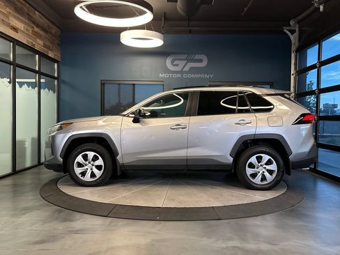 Used 2021 Toyota RAV4 LE FWD image 6