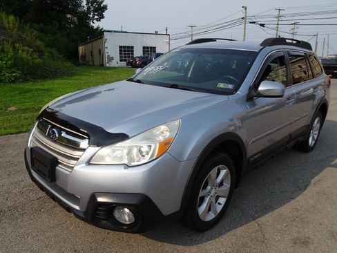 Used 2014 Subaru Outback 2.5i Premium w/ Accessory Value Package (OYX) AWD/4WD image 2