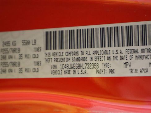 Used 2017 Jeep Wrangler Unlimited Sahara w/ Connectivity Group image 29