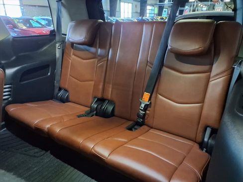 Used 2019 Cadillac Escalade Luxury w/ Escalade Sport Edition image 16