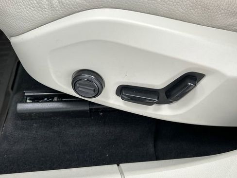 Certified 2023 Volvo XC60 B5 Plus w/ Climate Package image 11