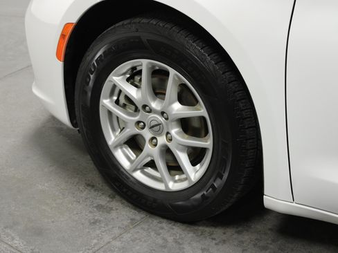 Used 2022 Chrysler Pacifica Touring-L FWD image 10