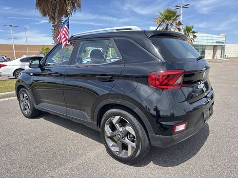 Used 2025 Hyundai Venue SEL FWD image 7