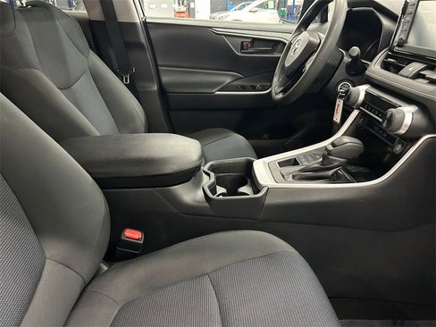 Used 2019 Toyota RAV4 LE image 21